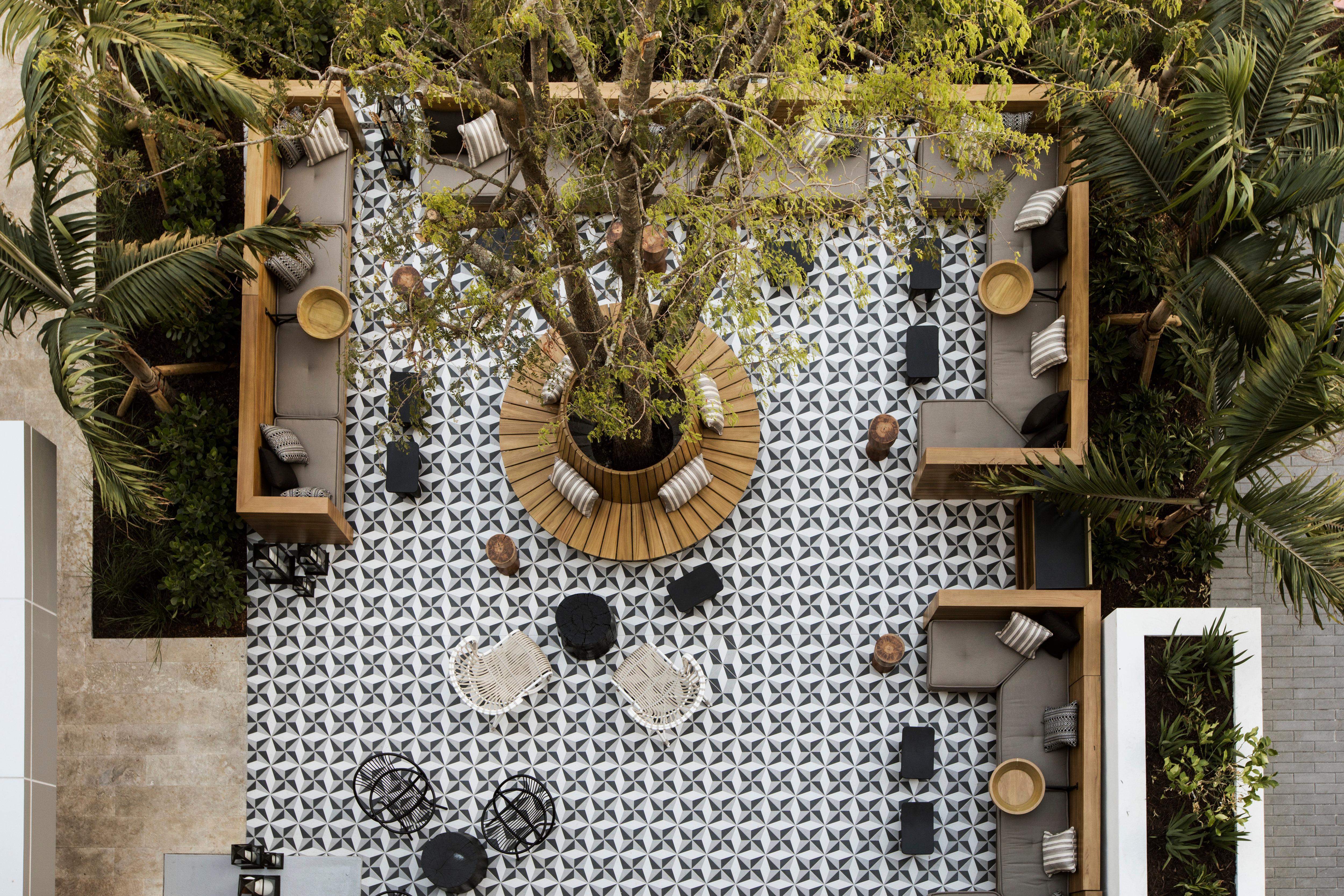 فندق كيمبتون أنجلرز ميامي بيتش المظهر الخارجي الصورة The courtyard of the hotel