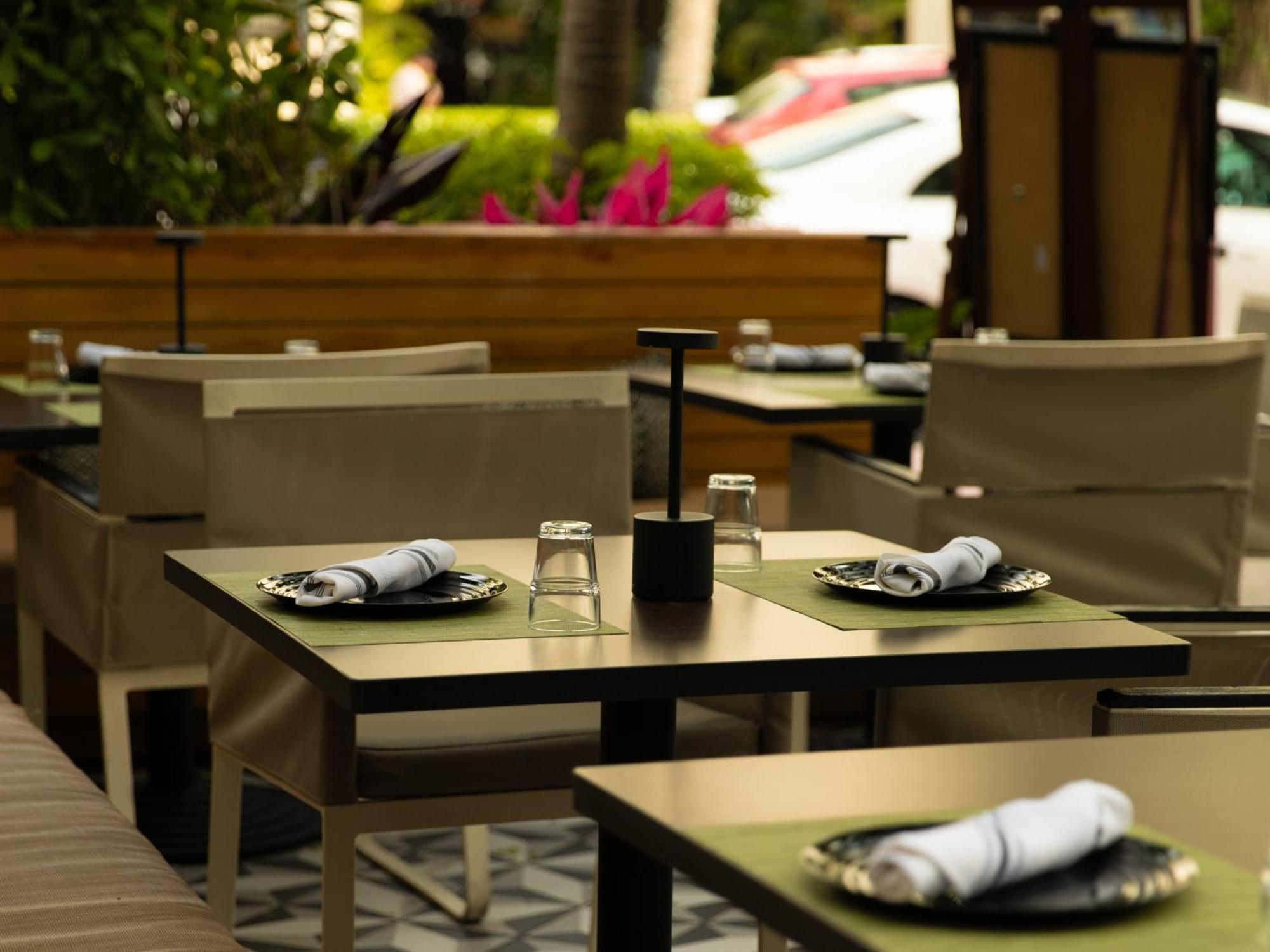 فندق كيمبتون أنجلرز ميامي بيتش المظهر الخارجي الصورة The patio at the restaurant