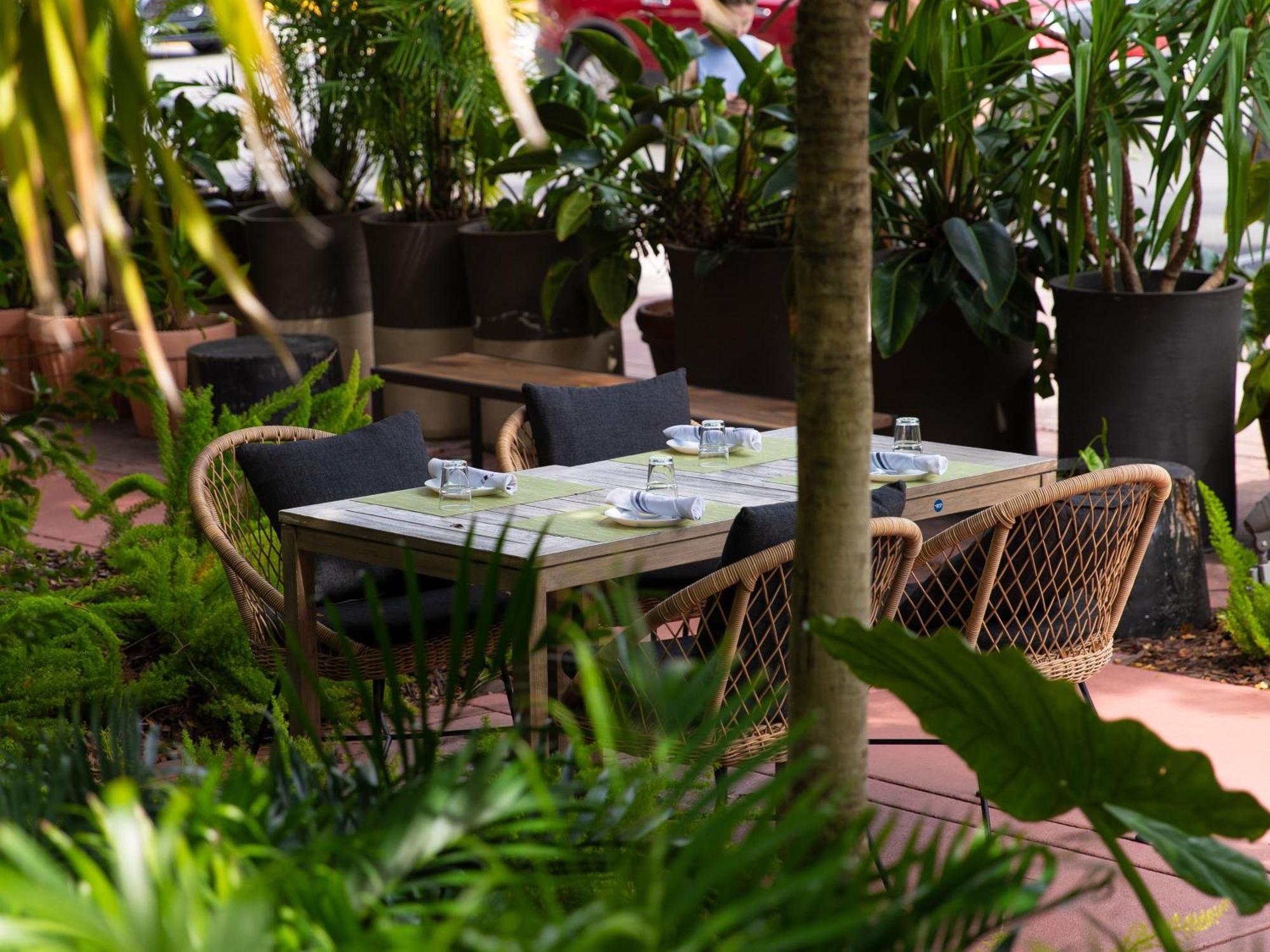 فندق كيمبتون أنجلرز ميامي بيتش المظهر الخارجي الصورة The patio at the restaurant